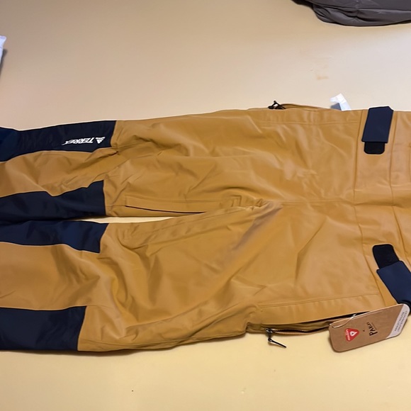 NWT Adidas Resort Two-Layer Insulated Bib Pant - Picture 4 of 6